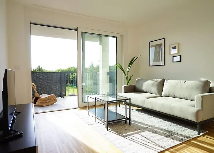 With Terrace Near Metro Station And Apartamento