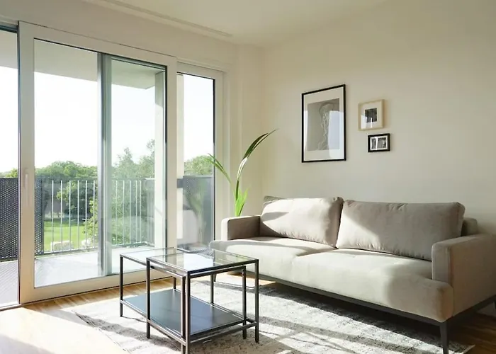 With Terrace Near Metro Station And Appartement Wenen